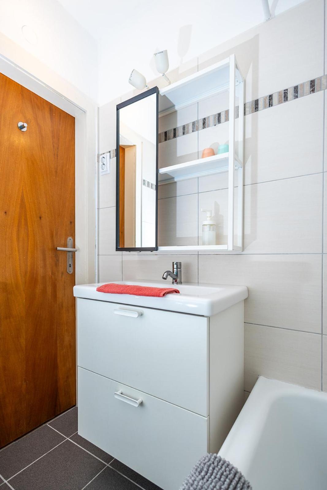 Mooki Beach Apartment Bodensdorf Exteriér fotografie